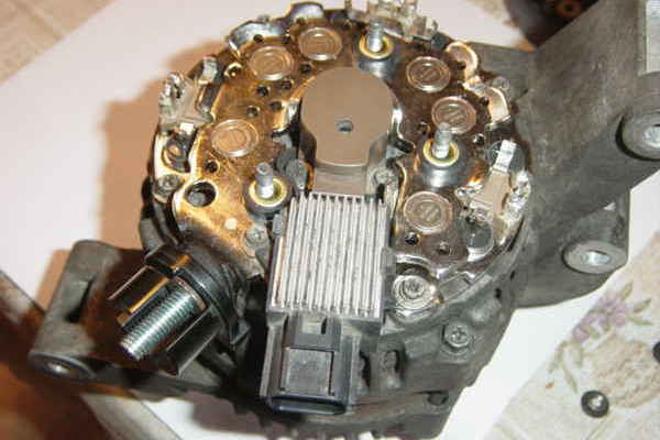 Замена генератора форд, как снять и поставить генартаор форд фокус с двигателем 1, 6