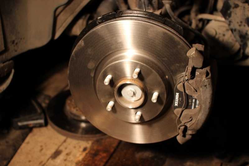 Как понять что пора менять тормозные диски на форд фокус 2