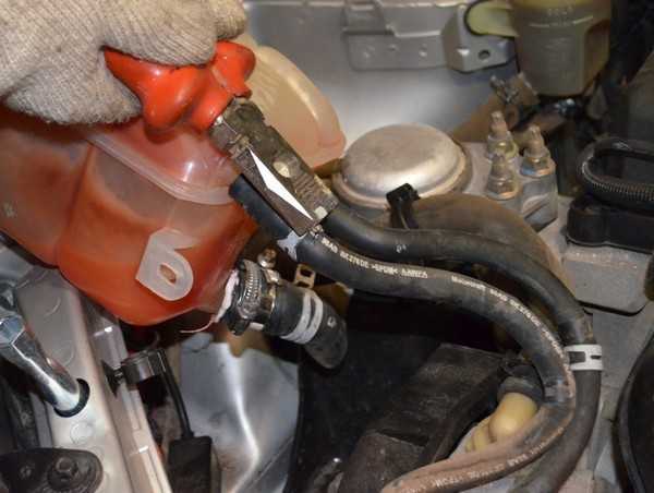 Замена охлаждающей жидкости в бензиновом двигателе 2,0 л ford focus в картинках