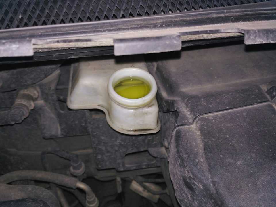 Как залить тормозную жидкость в форд фокус 2 | ремонт рено (renault) своими руками